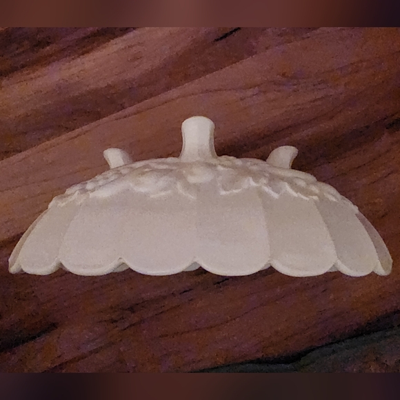 Large milk glass oval footed fruit bowl, vintage mid-century, great condition! - Picture 8 of 13